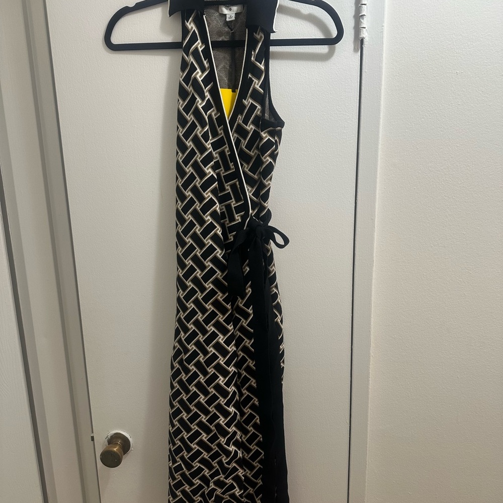 Elegant Black and White Geometric Dress